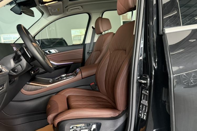 Used BMW X7 2024 xDrive40i Luxury Package – Leading Model Interior 5