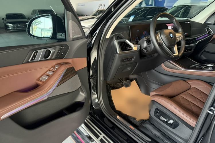 Used BMW X7 2024 xDrive40i Luxury Package – Leading Model Interior 6