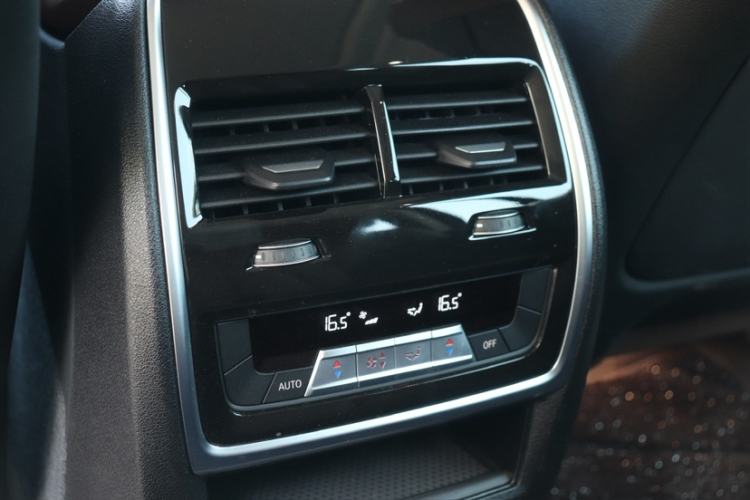 Used BMW X7 2024 xDrive40i Luxury Package – Leading Model Interior 7