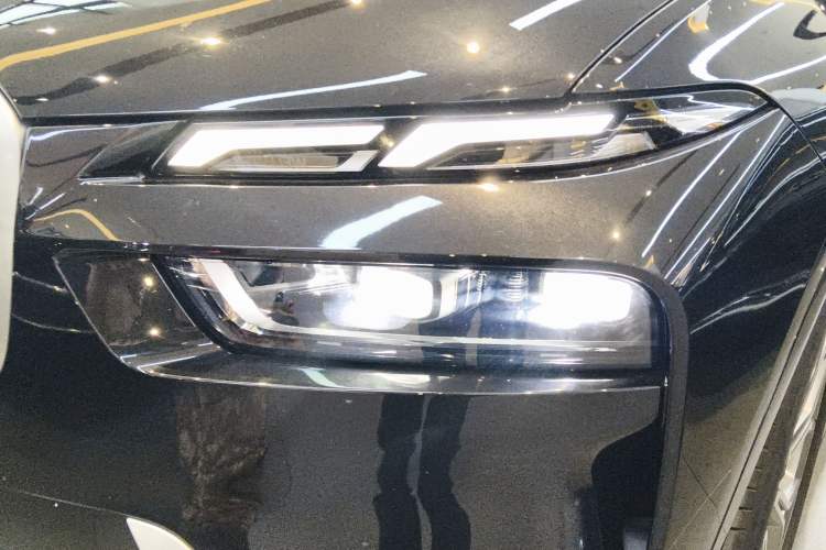 Used BMW X7 2024 xDrive40i Luxury Package – Leading Model Left Front Headlight
