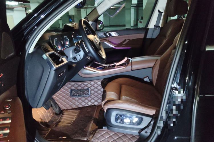Used BMW X7 2024 xDrive40i Luxury M Sport Package Left Front Seat