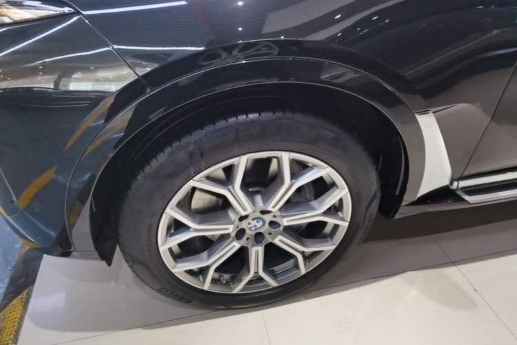 Used BMW X7 2024 xDrive40i Luxury Package – Leading Model Left Front Wheel Hub