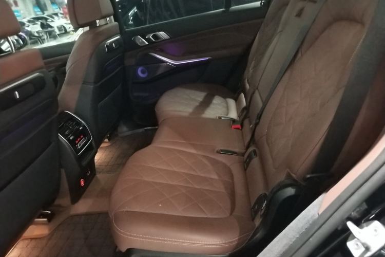 Used BMW X7 2024 xDrive40i Luxury Package – Leading Model Left Rear Seat