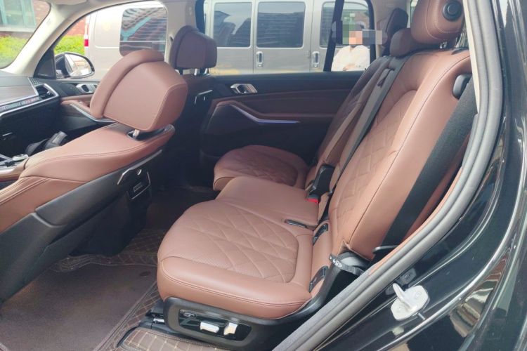 Used BMW X7 2024 xDrive40i Luxury Package – Leading Model Left Rear Seat