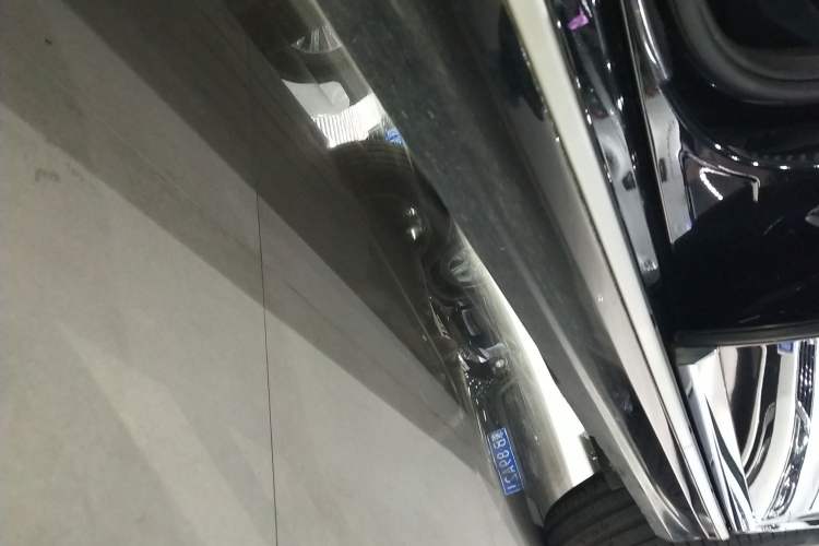 Used BMW X7 2024 xDrive40i Luxury Package – Leading Model Left Side Sill