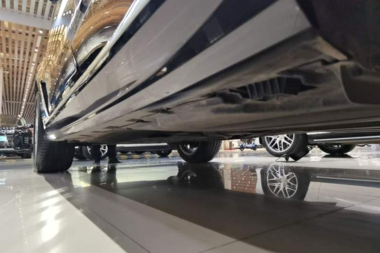Used BMW X7 2024 xDrive40i Luxury Package – Leading Model Left Side Sill