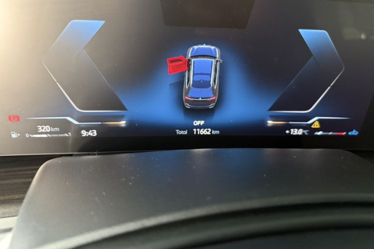 Used BMW X7 2024 xDrive40i Luxury Package – Leading Model Odometer Close Up