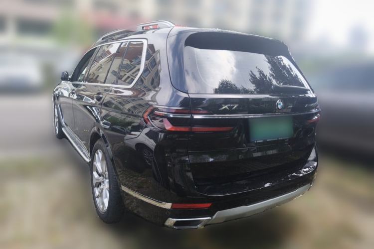 Used BMW X7 2024 xDrive40i Luxury Package – Leading Model Rear Left 45 Deg