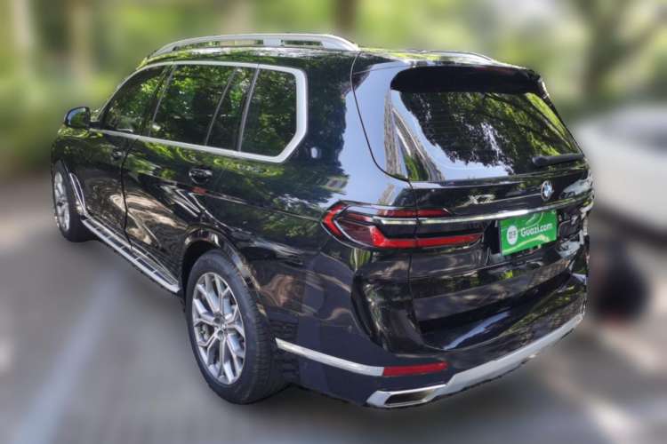 Used BMW X7 2024 xDrive40i Luxury Package – Leading Model Rear Left 45 Deg