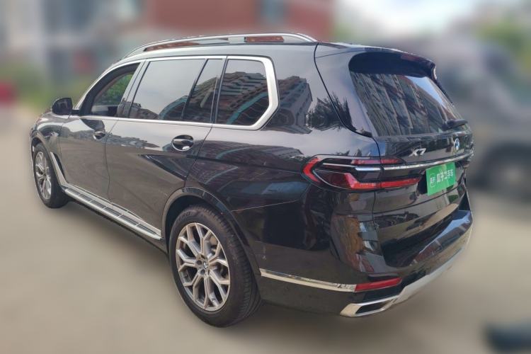 Used BMW X7 2024 xDrive40i Luxury Package – Leading Model Rear Left 45 Deg