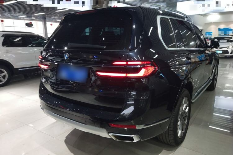 Used BMW X7 2024 xDrive40i Luxury Package – Leading Model Rear Right 45 Deg