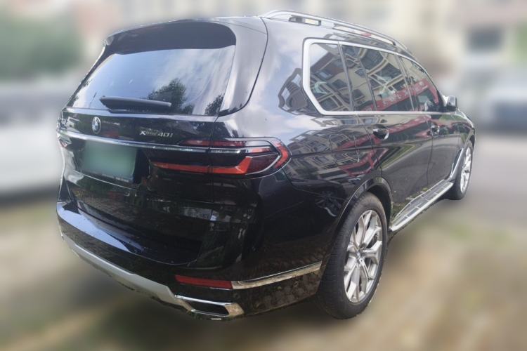 Used BMW X7 2024 xDrive40i Luxury Package – Leading Model Rear Right 45 Deg