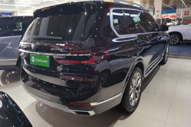 Used BMW X7 2024 xDrive40i Luxury Package – Leading Model Rear Right 45 Deg