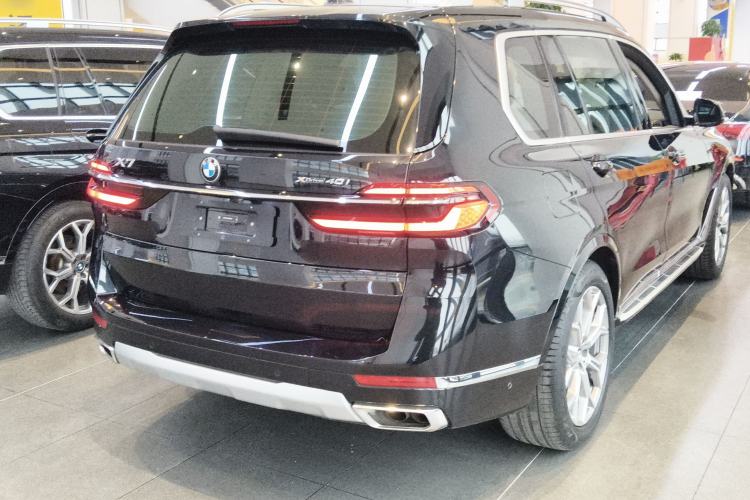 Used BMW X7 2024 xDrive40i Luxury Package – Leading Model Rear Right 45 Deg