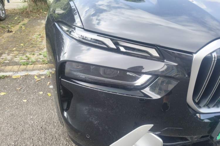 Used BMW X7 2024 xDrive40i Luxury Package – Leading Model Right Front Headlight