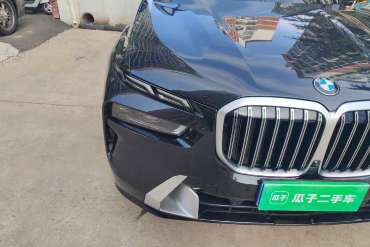 Used BMW X7 2024 xDrive40i Luxury Package – Leading Model Right Front Headlight