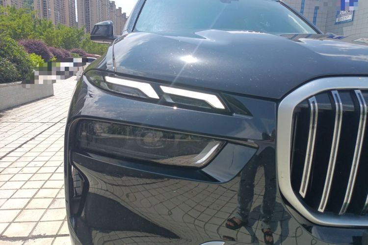 Used BMW X7 2024 xDrive40i Luxury Package – Leading Model Right Front Headlight