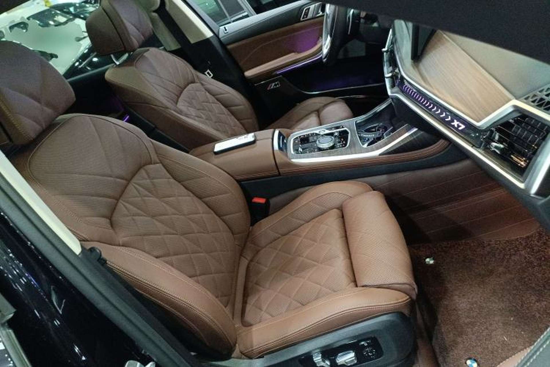 Used BMW X7 2024 xDrive40i Luxury Package – Leading Model Right Front Seat