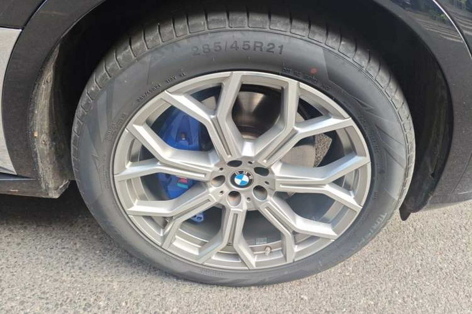 Used BMW X7 2024 xDrive40i Luxury Package – Leading Model Right Front Wheel Hub