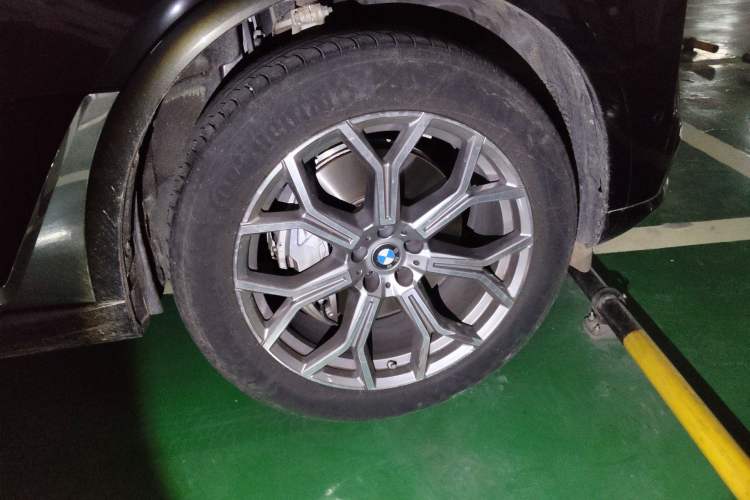 Used BMW X7 2024 xDrive40i Luxury M Sport Package Right Front Wheel Hub