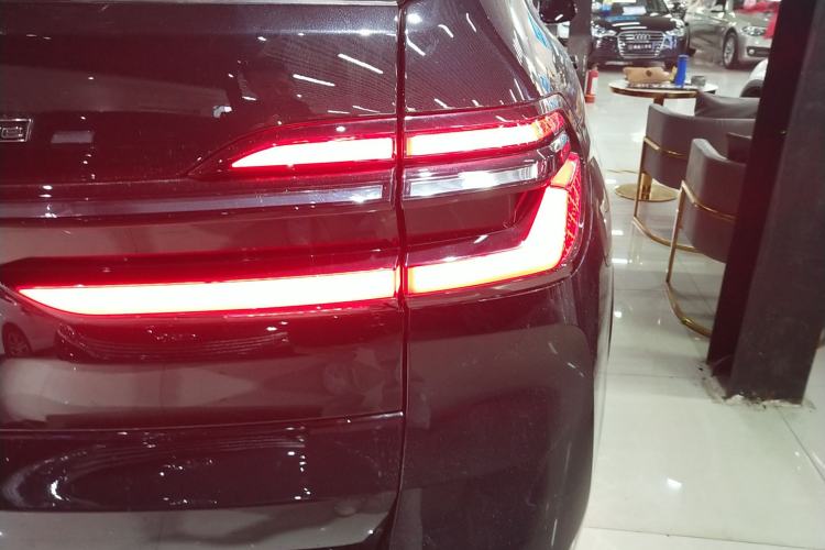 Used BMW X7 2024 xDrive40i Luxury Package – Leading Model Right Rear Taillight