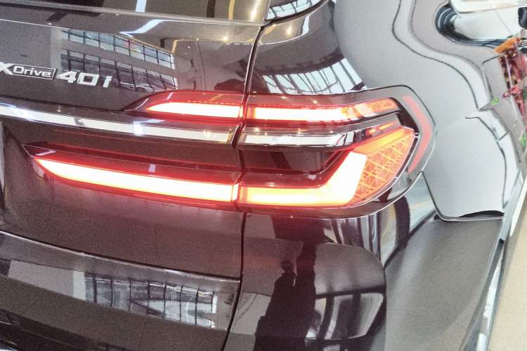 Used BMW X7 2024 xDrive40i Luxury Package – Leading Model Right Rear Taillight