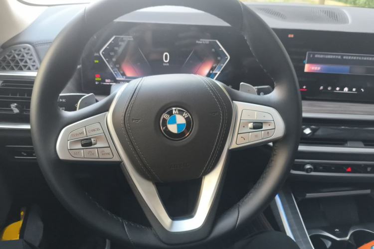 Used BMW X7 2024 xDrive40i Luxury Package – Leading Model Steering Wheel