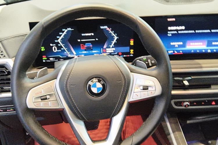 Used BMW X7 2024 xDrive40i Luxury Package – Leading Model Steering Wheel