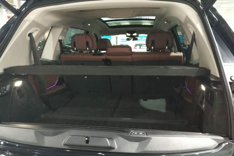 Used BMW X7 2024 xDrive40i Luxury Package – Leading Model Trunk