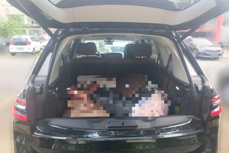 Used BMW X7 2024 xDrive40i Luxury Package – Leading Model Trunk