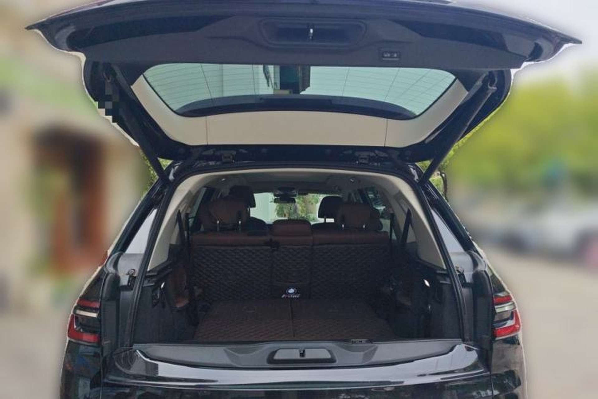 Used BMW X7 2024 xDrive40i Luxury Package – Leading Model Trunk