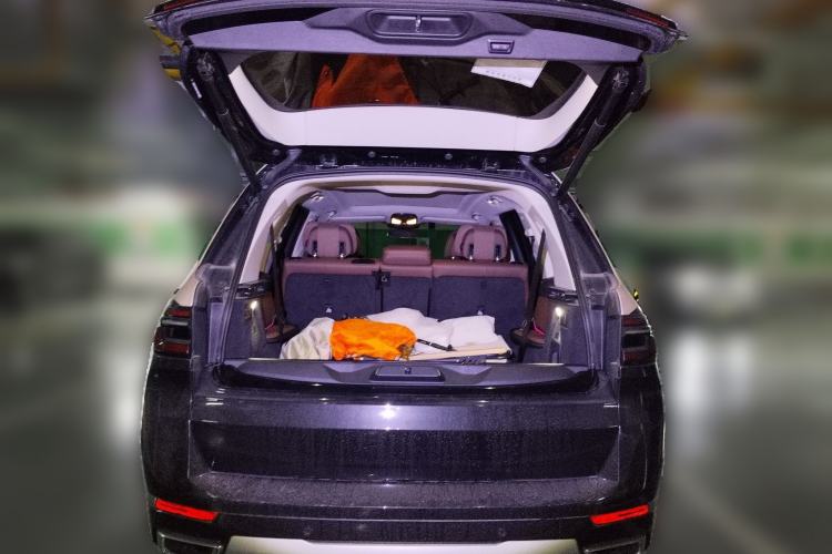 Used BMW X7 2024 xDrive40i Luxury Package – Leading Model Trunk