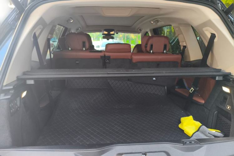 Used BMW X7 2024 xDrive40i Luxury Package – Leading Model Trunk