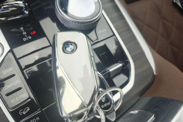 Used BMW X7 2024 xDrive40i Luxury Package – Leading Model Vehicle Key