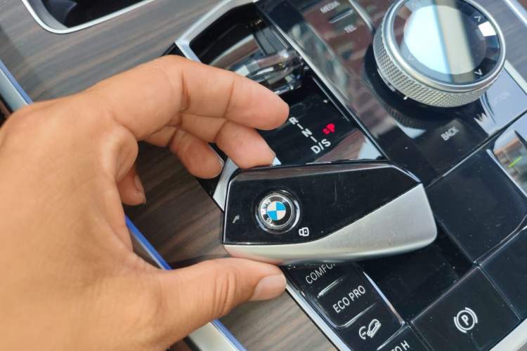 Used BMW X7 2024 xDrive40i Luxury Package – Leading Model Vehicle Key