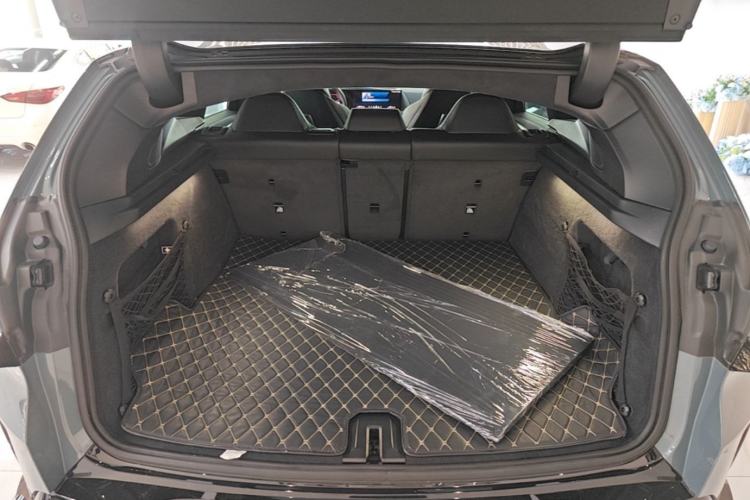 Used BMW XM 2023 50e Trunk