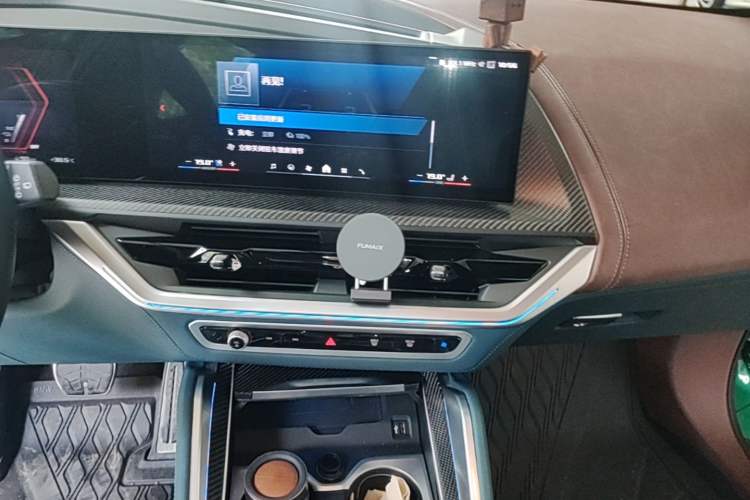 Used BMW XM 2023 50e Audio And AC Panel