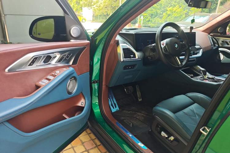 Used BMW XM 2023 50e Driver Seat