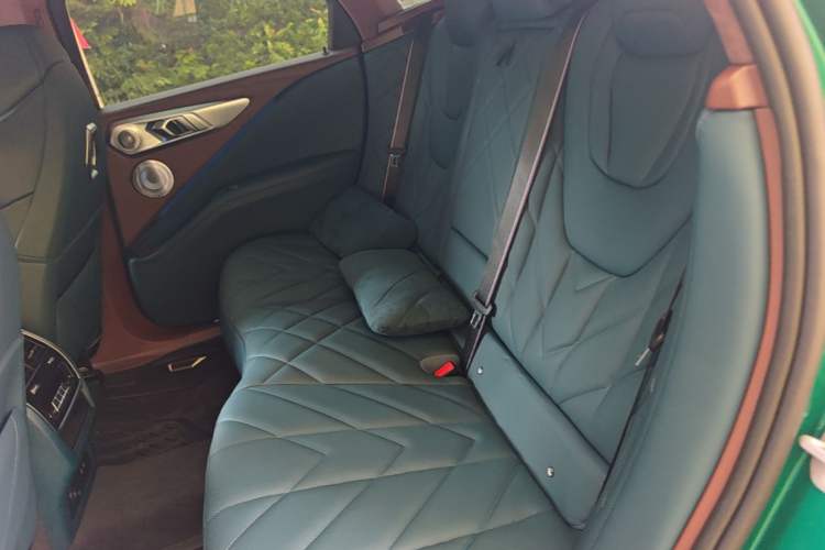 Used BMW XM 2023 50e Left Rear Seat