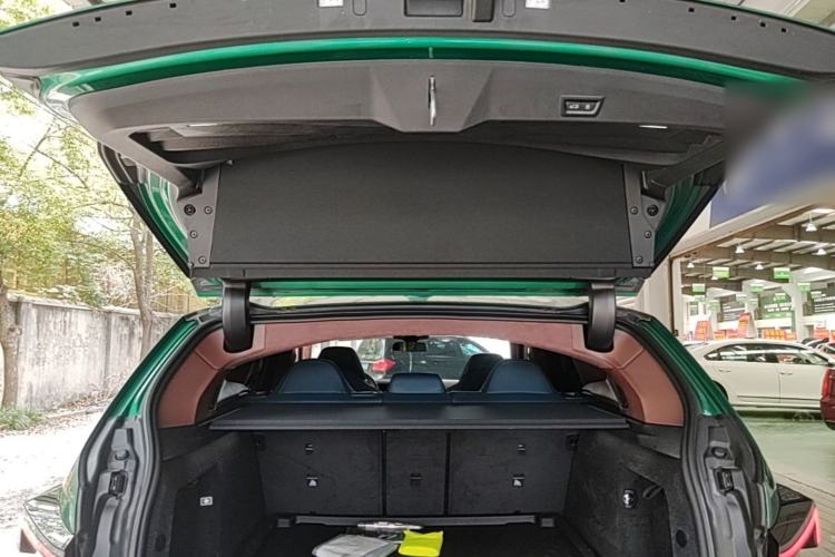 Used BMW XM 2023 50e Trunk
