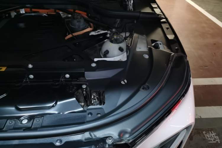 Used BMW XM 2023 50e Engine Bay Left
