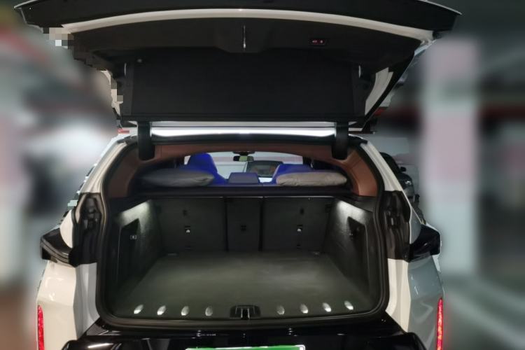 Used BMW XM 2023 50e Trunk