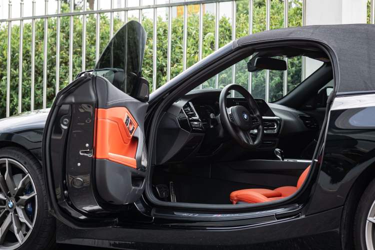 Used BMW Z4 2022 M40i M Sport Performance Edition Interior 6