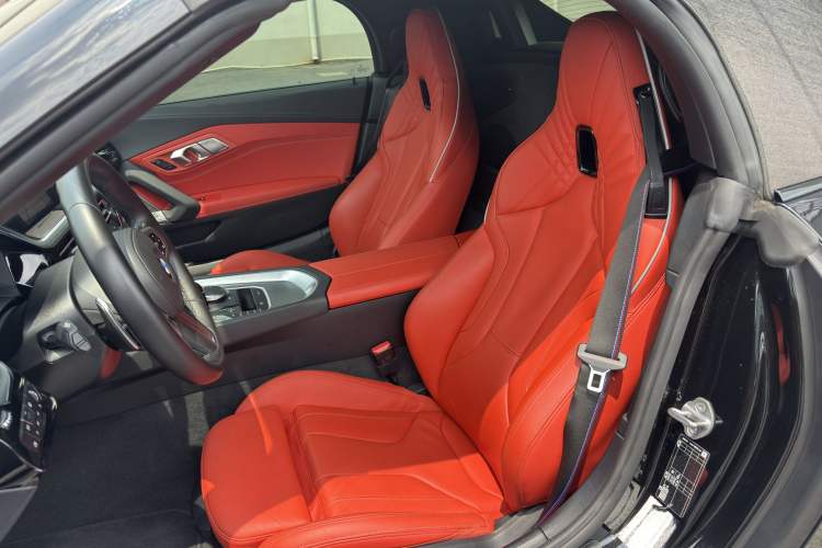Used BMW Z4 2022 M40i M Sport Performance Edition Interior 7