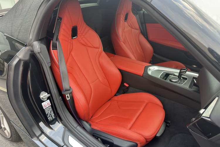 Used BMW Z4 2022 M40i M Sport Performance Edition Interior 8