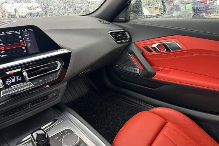 Used BMW Z4 2019 sDrive 25i M Sport Night Edition package Interior 9