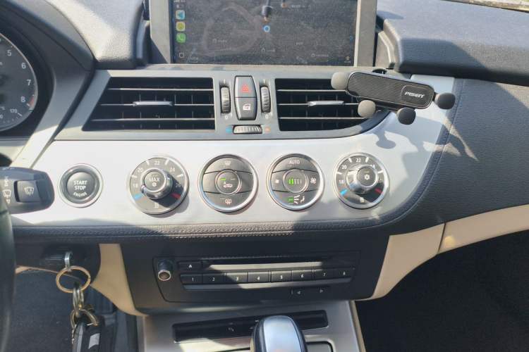 Used BMW Z4 2009 sDrive23i Leading Model Audio And AC Panel