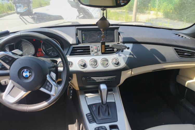 Used BMW Z4 2009 sDrive23i Leading Model Center Console