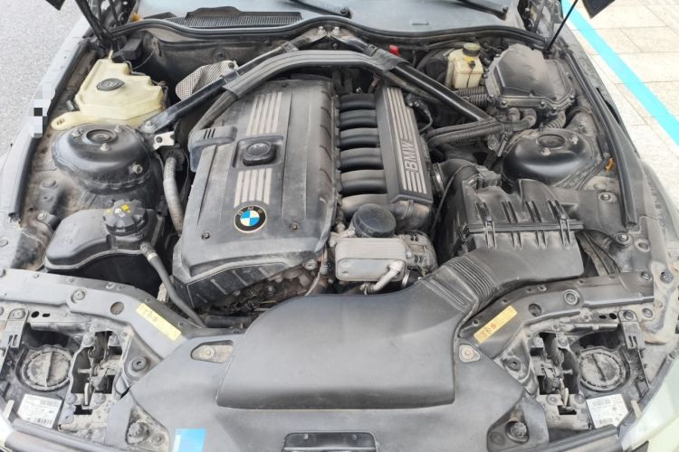 Used BMW Z4 2009 sDrive23i Leading Model Engine Bay