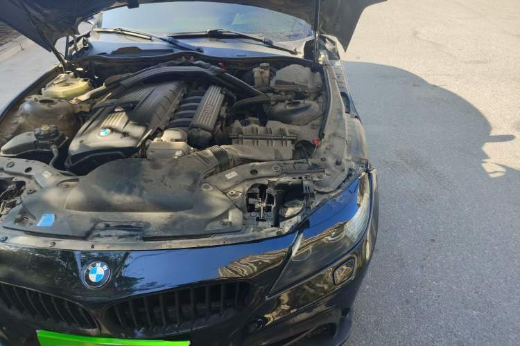 Used BMW Z4 2009 sDrive23i Leading Model Engine Bay Left